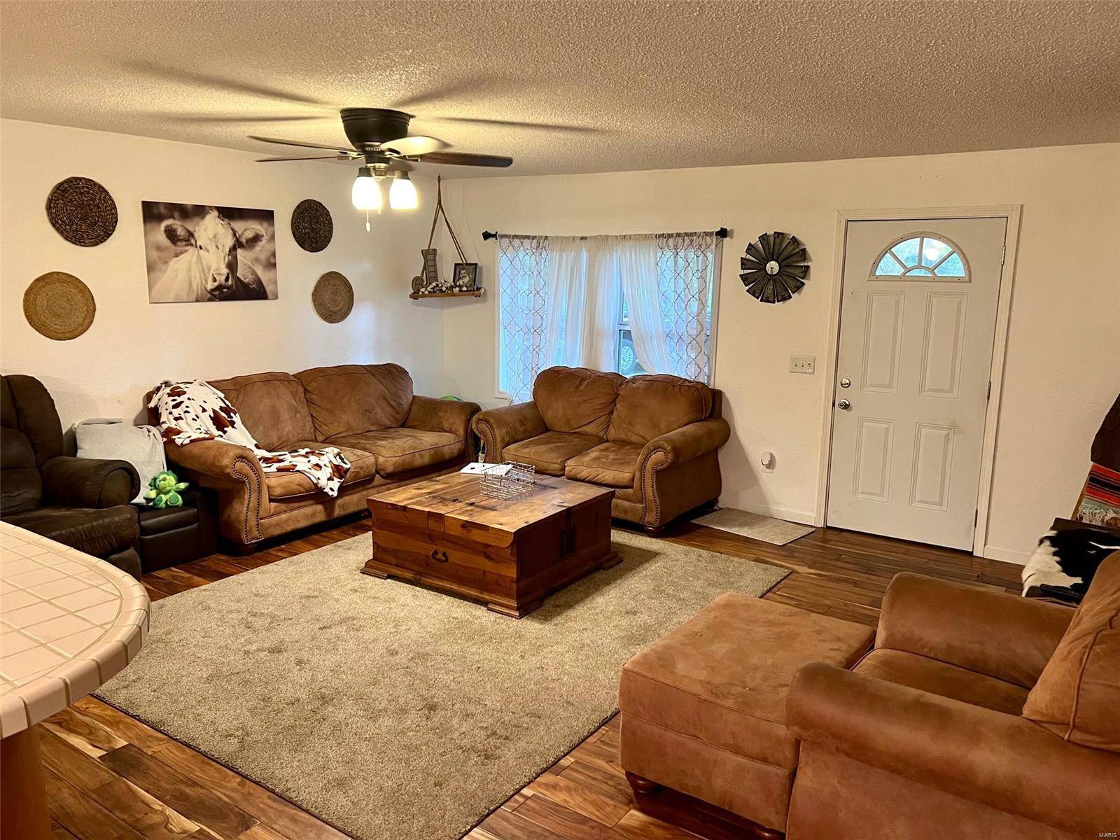 Raymondville, MO 65555,9140 Splitlimb RD