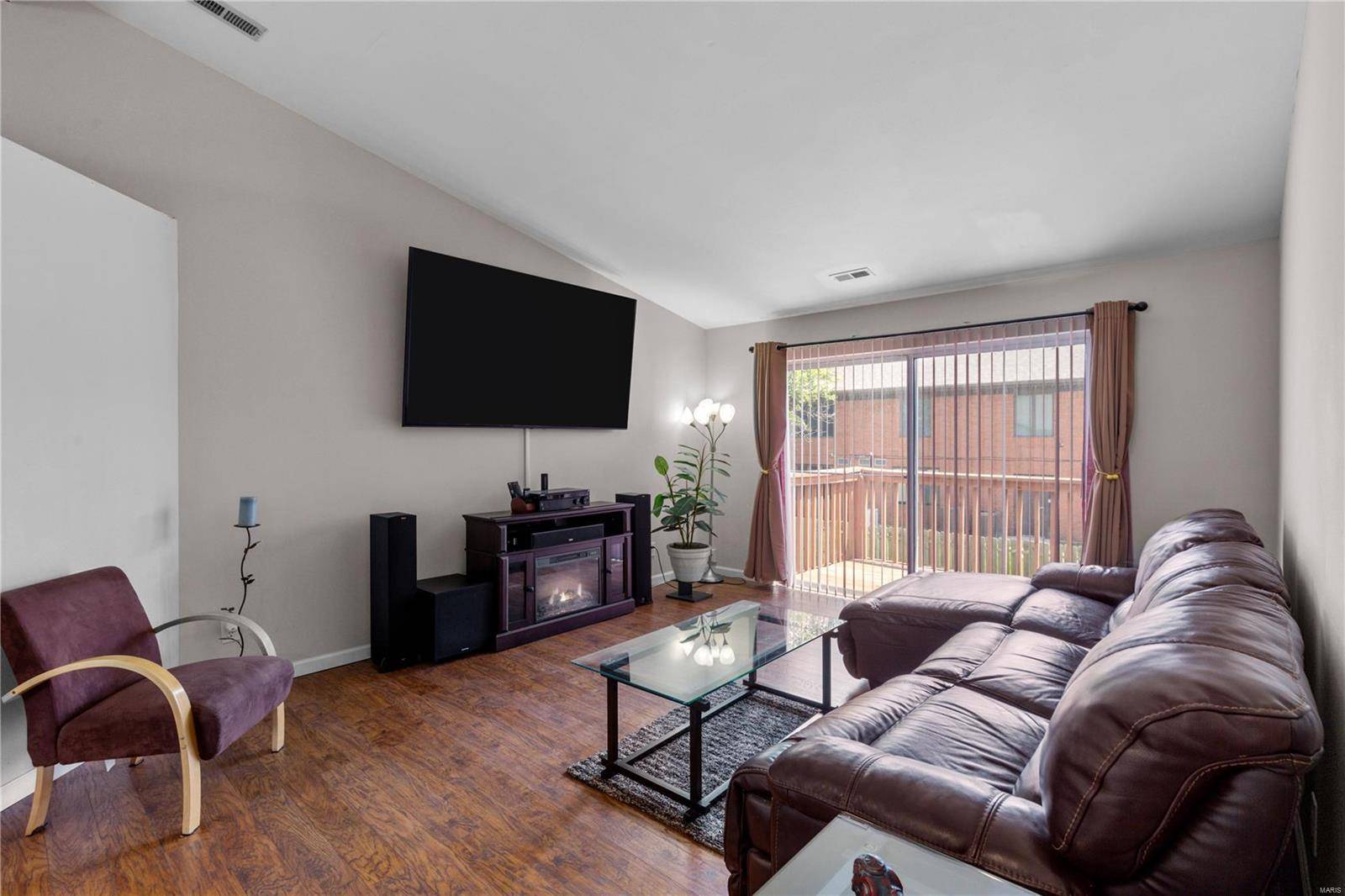 Florissant, MO 63034,4204 Inlet Isle DR #8