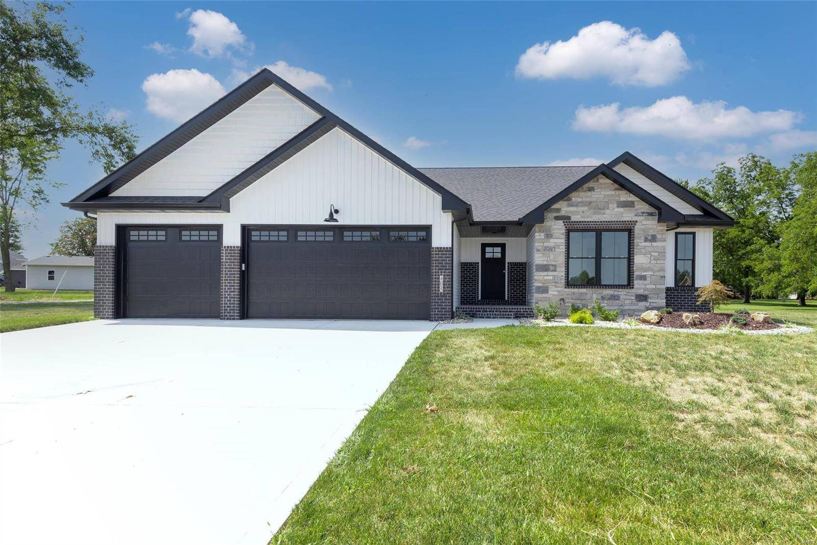 Troy, IL 62294,405 Stonebriar DR