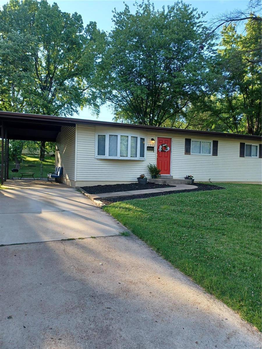 Florissant, MO 63031,1275 Parakeet LN