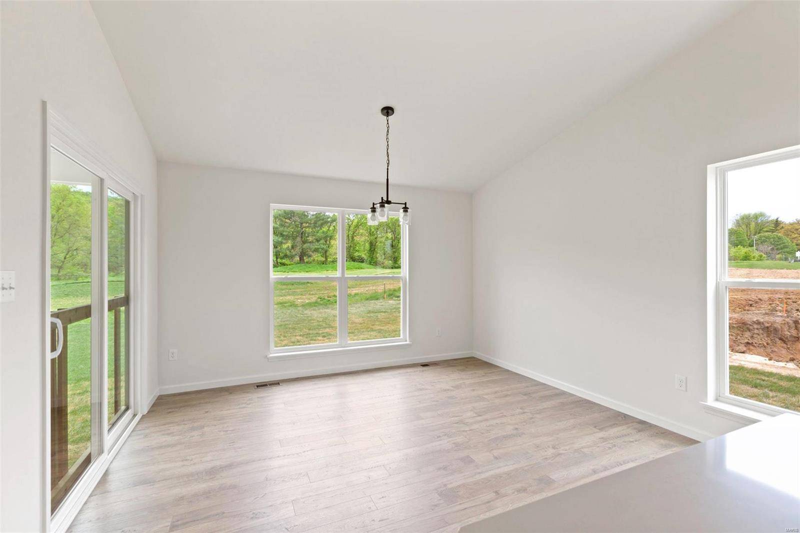 Florissant, MO 63031,255 Noser DR