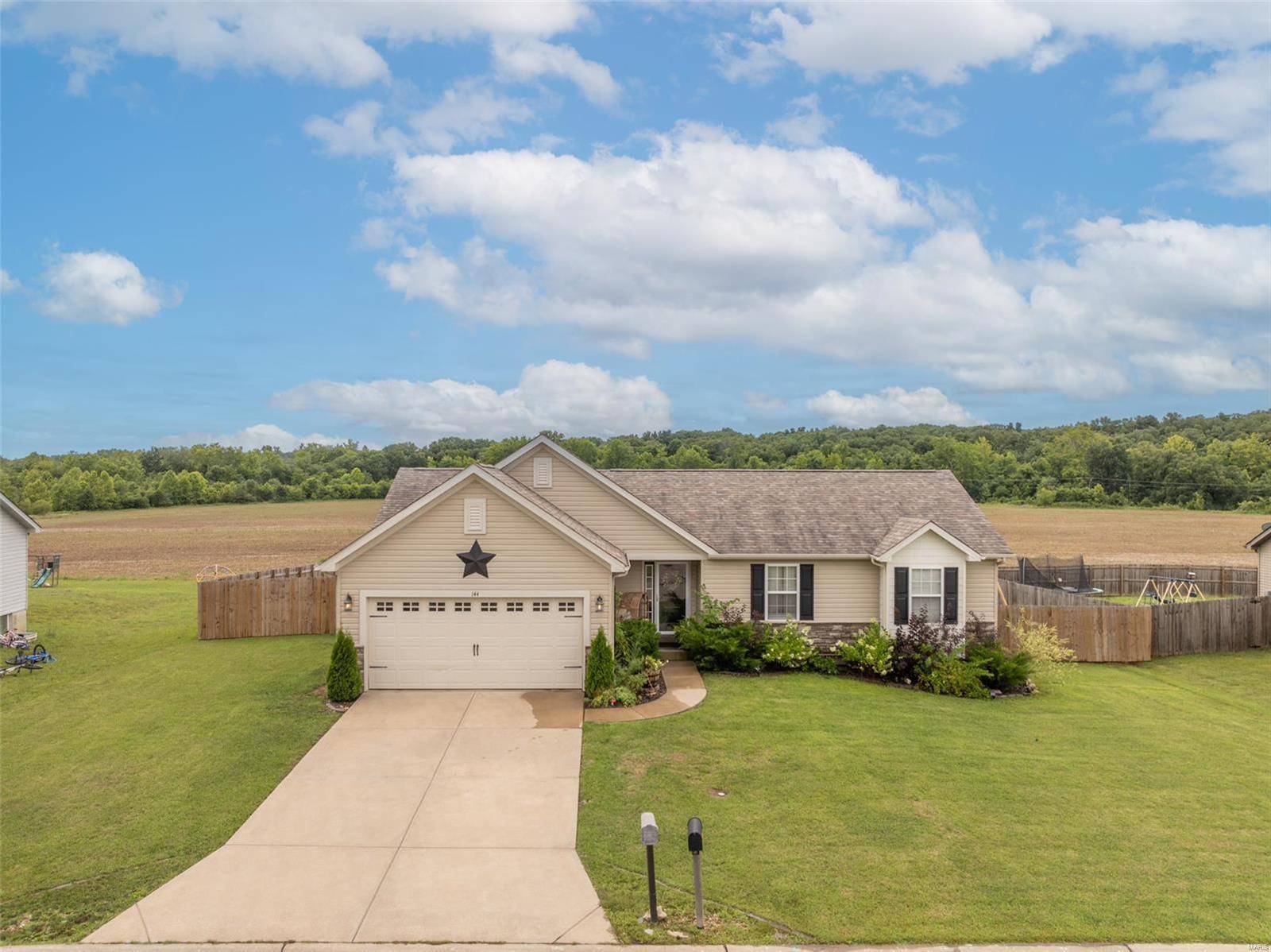 Winfield, MO 63389,144 Creekside DR