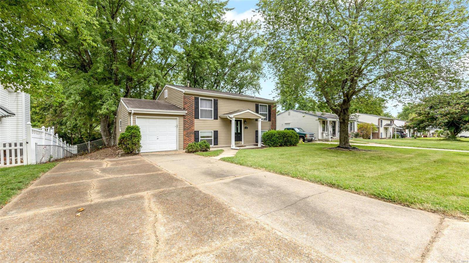 St Charles, MO 63304,10 Edward DR