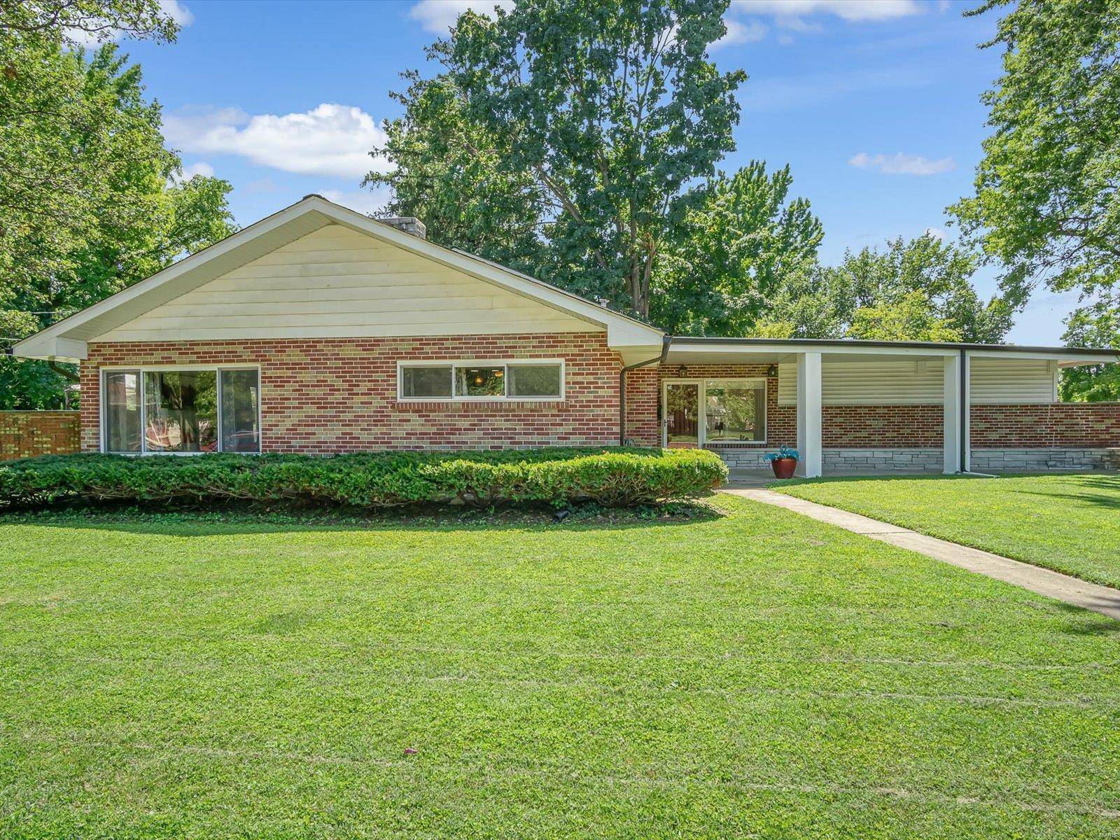 Belleview, IL 62223,32 Oak Knoll PL