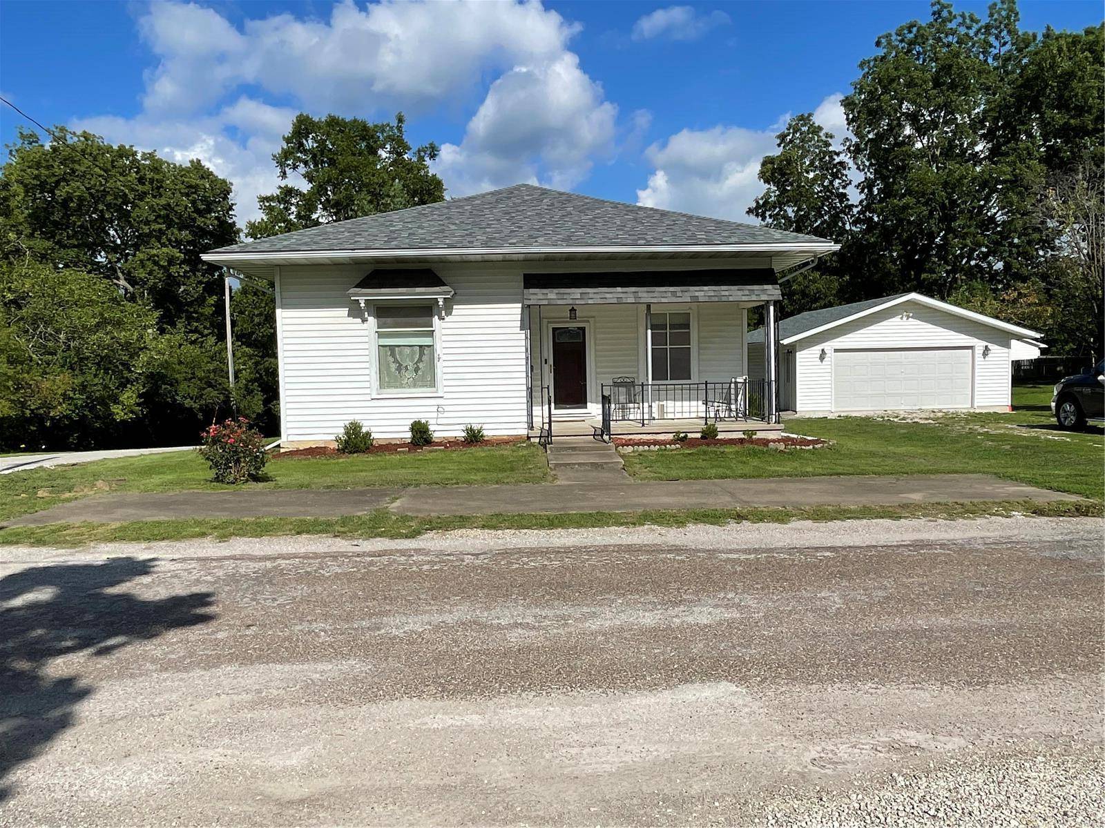 Bowling Green, MO 63334,5 S St Charles ST