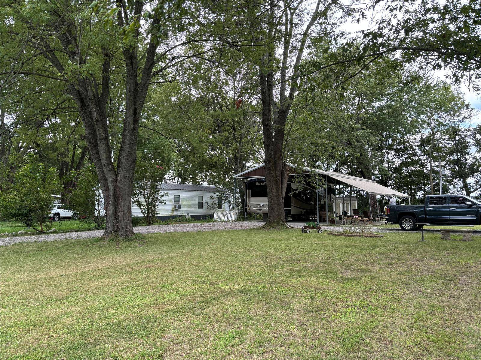 Carlyle, IL 62231,21503 Deer Trail