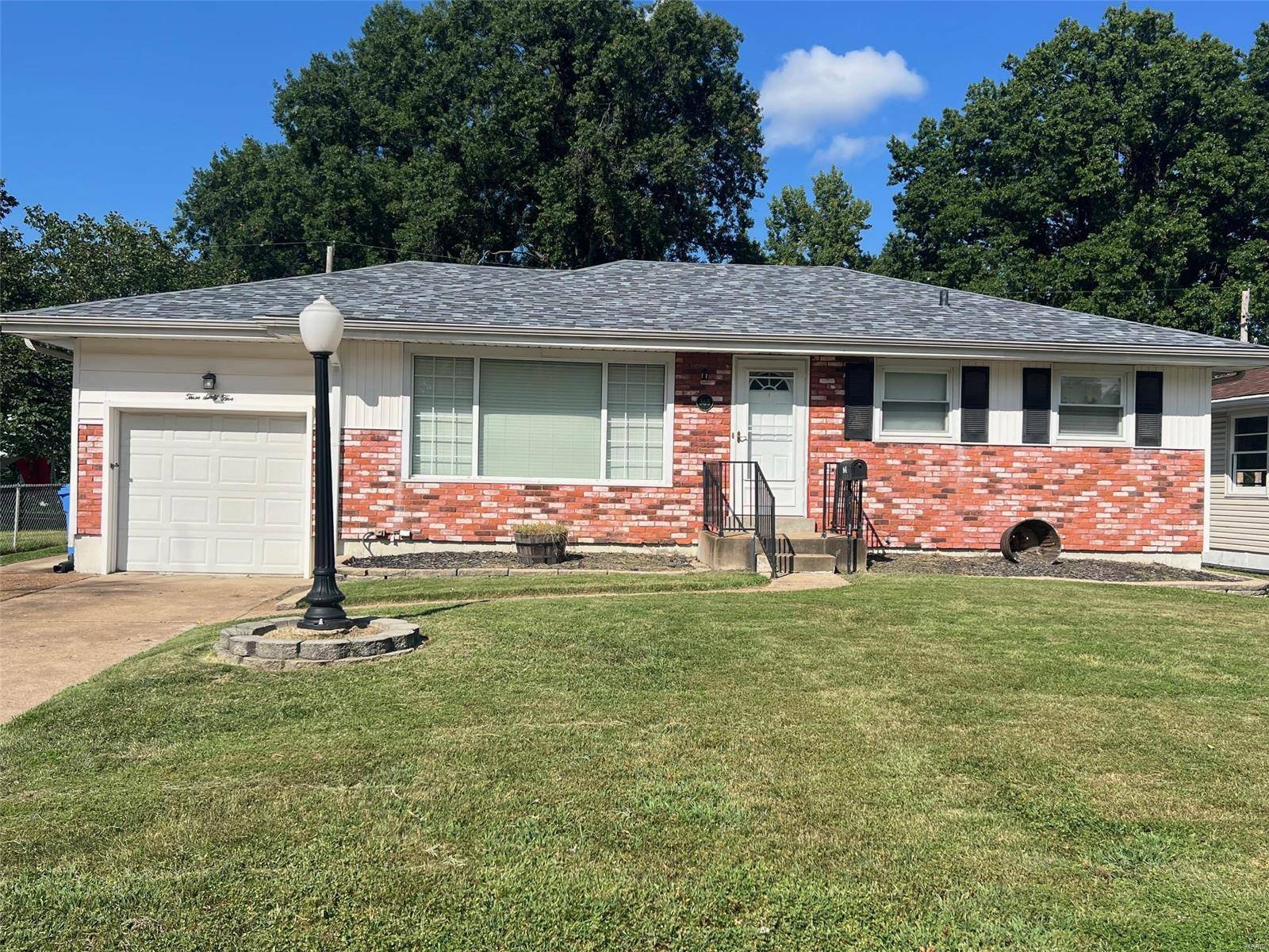 Florissant, MO 63031,365 Monterey DR