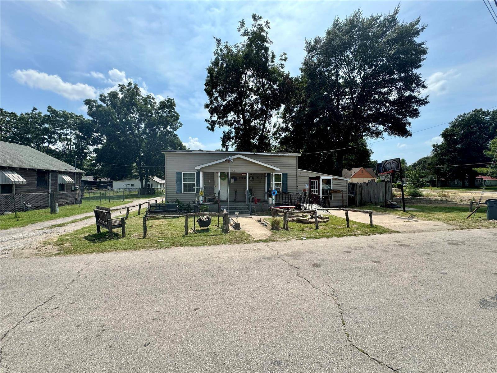 Kennett, MO 63857,105 West Fifth