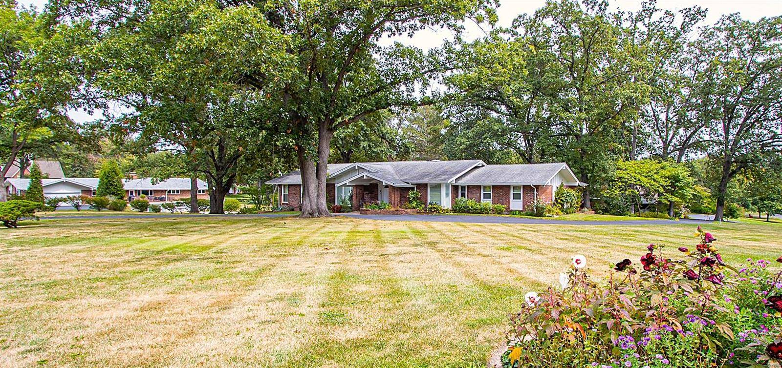 Frontenac, MO 63131,1534 Woodgate DR