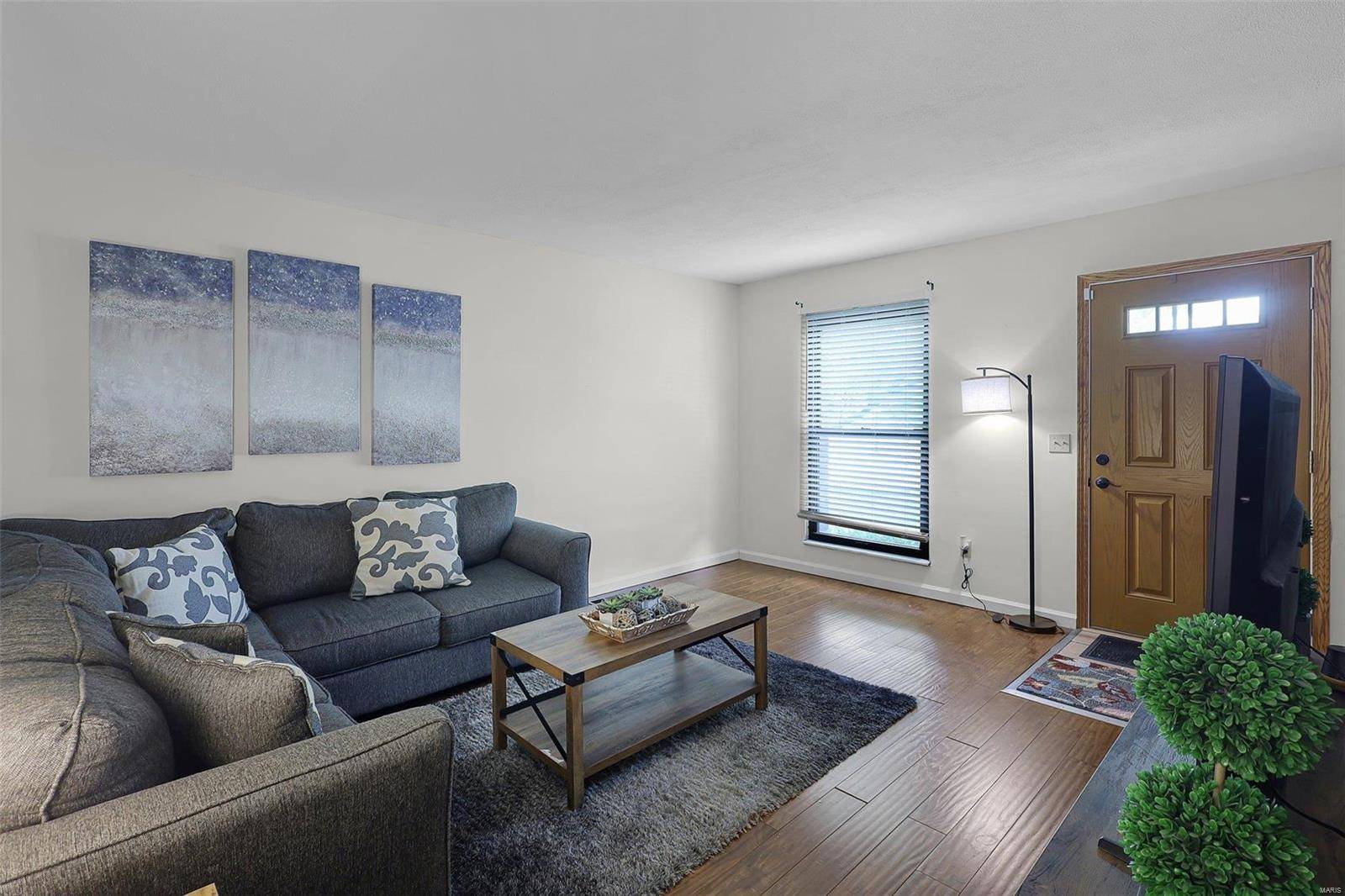 Florissant, MO 63031,3004 Mediterranean DR