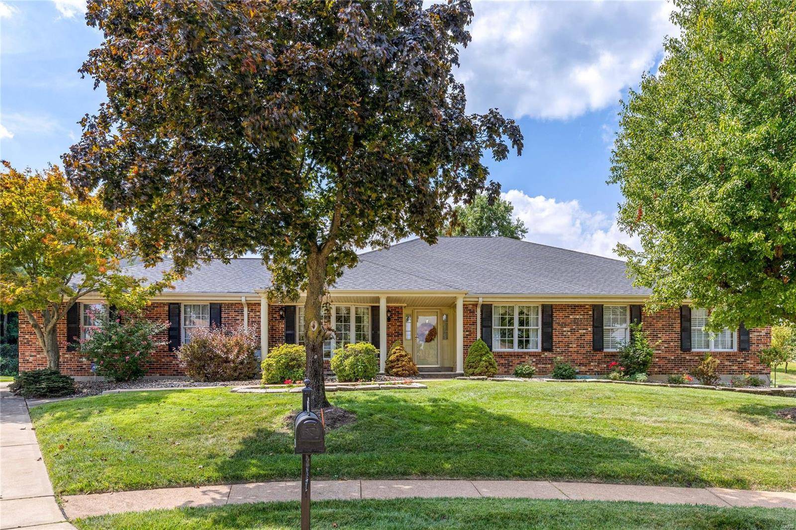 St Louis, MO 63129,9 Grimsley Station Bluff CT