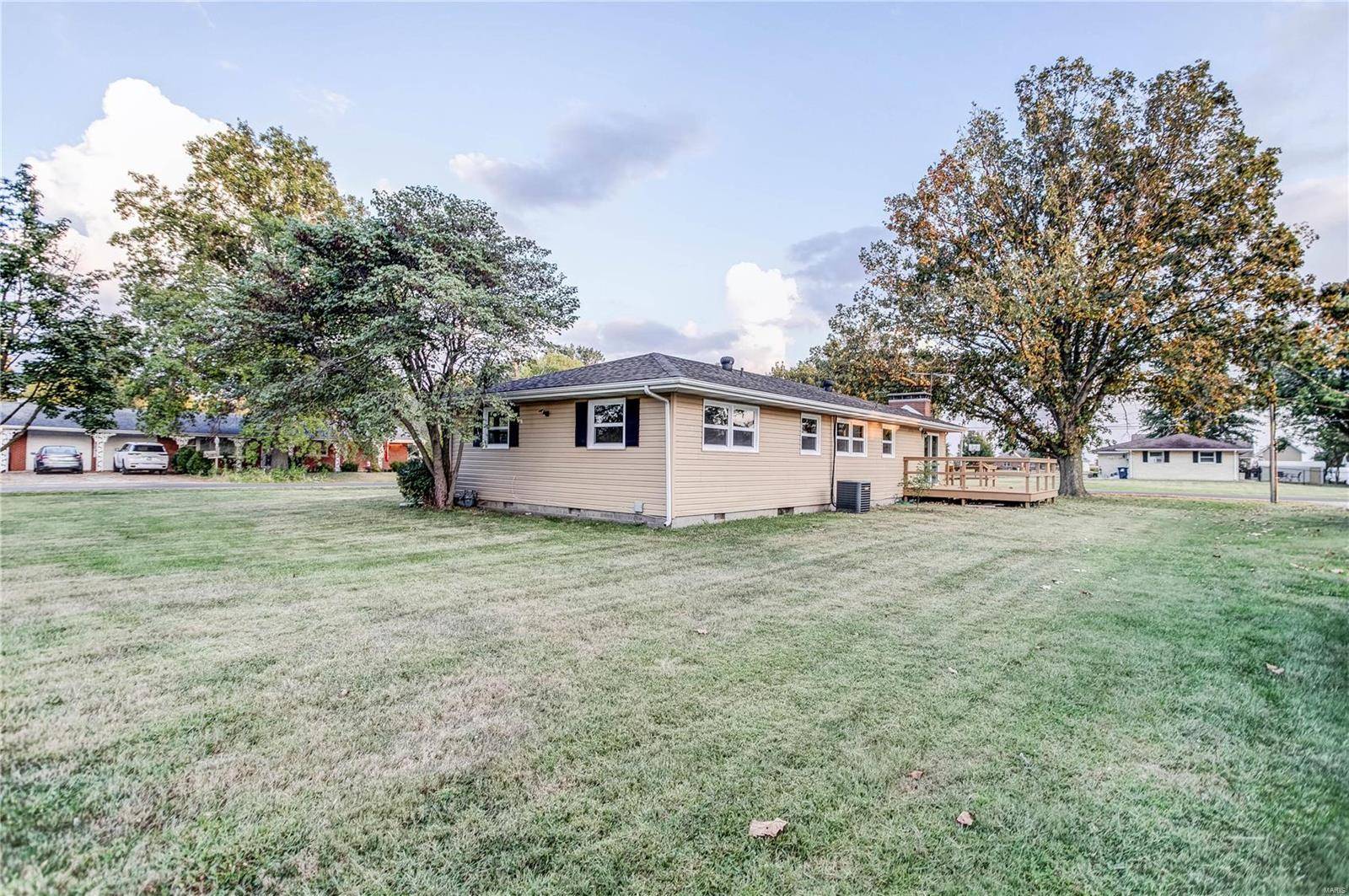 Gillespie, IL 62033,208 LJ AVE