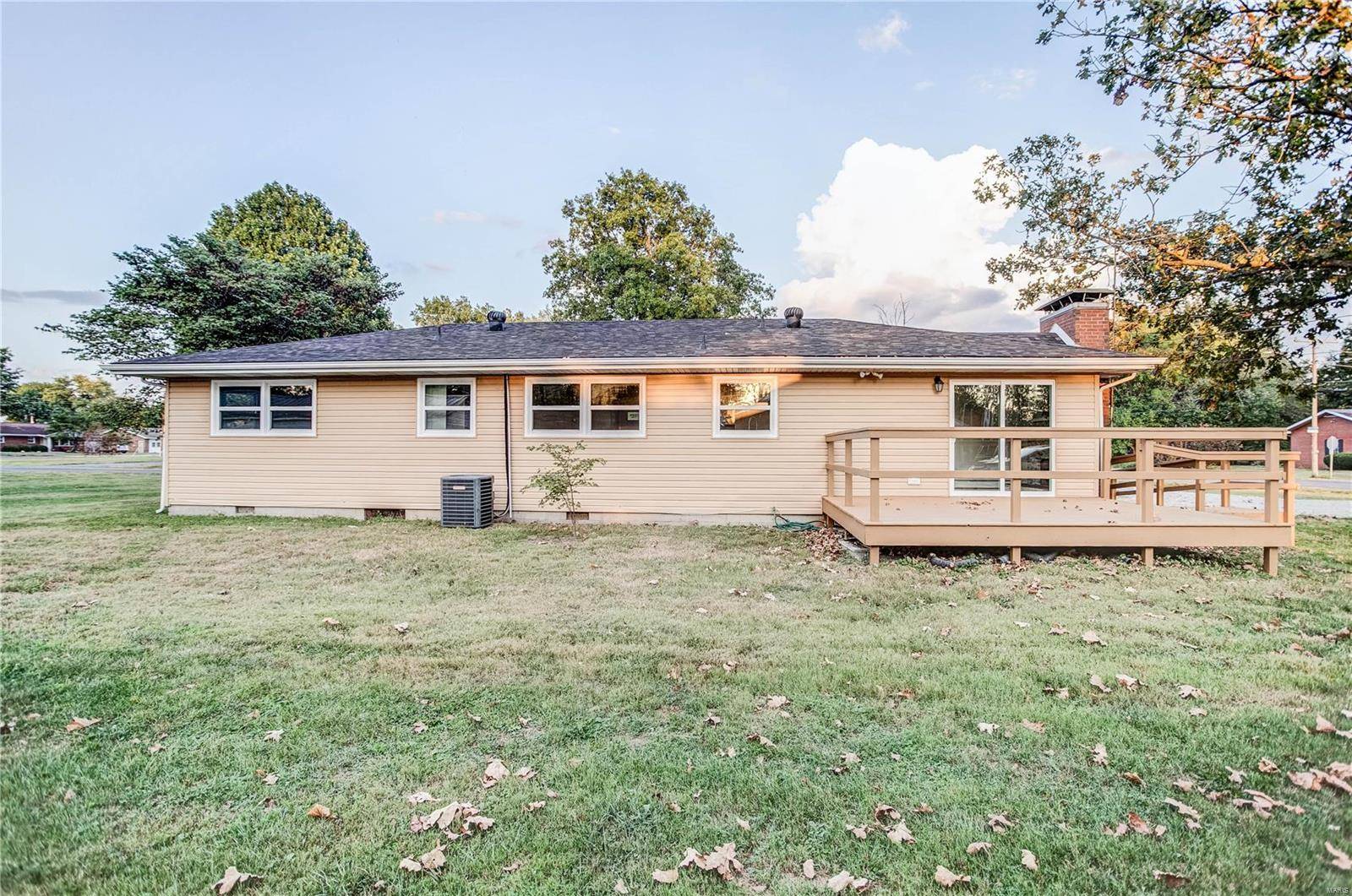Gillespie, IL 62033,208 LJ AVE
