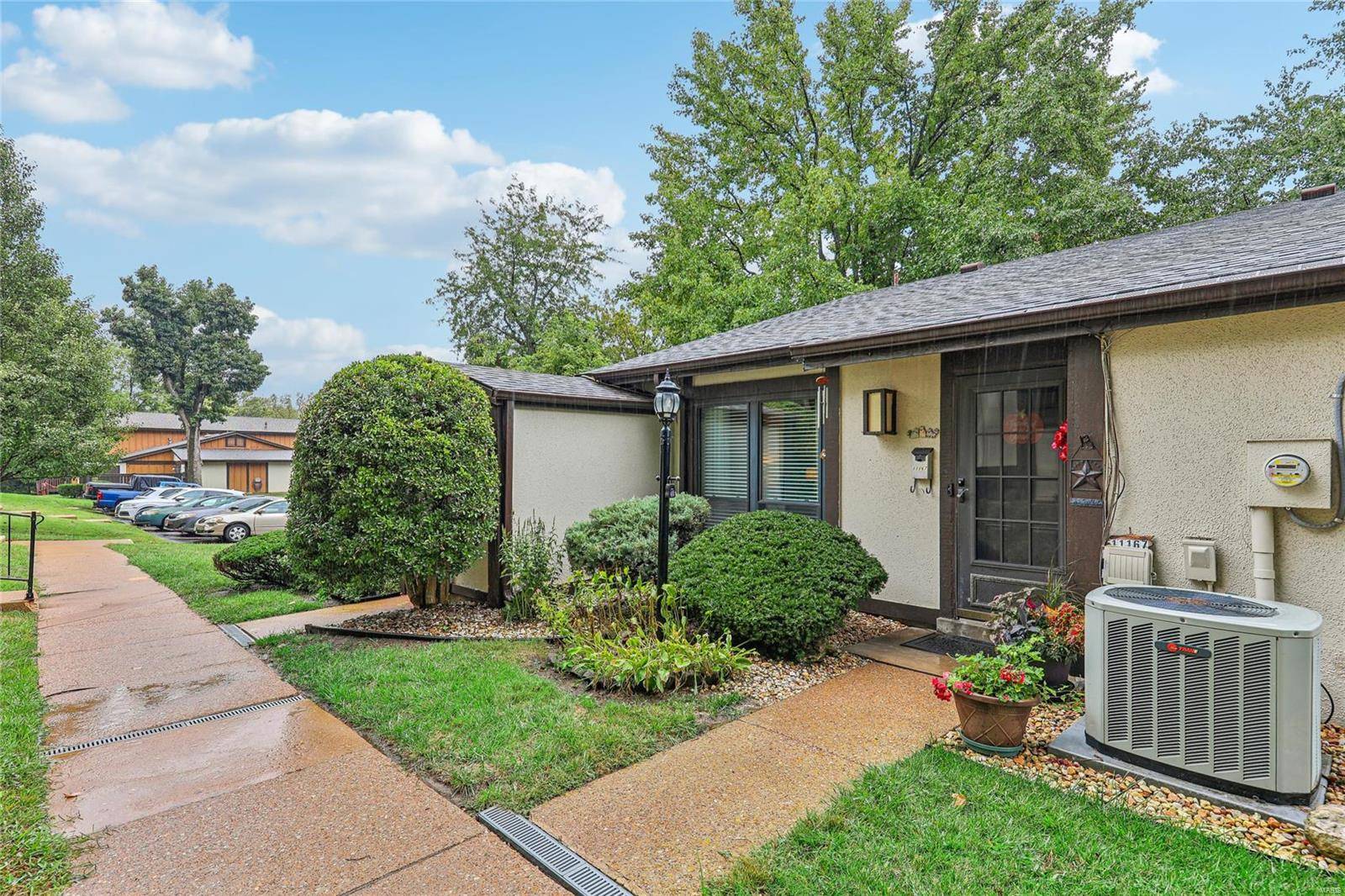 St Louis, MO 63136,11167 Whispering Oaks DR