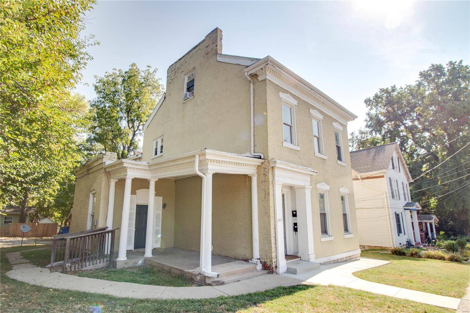 Alton, IL 62002,1011 State ST