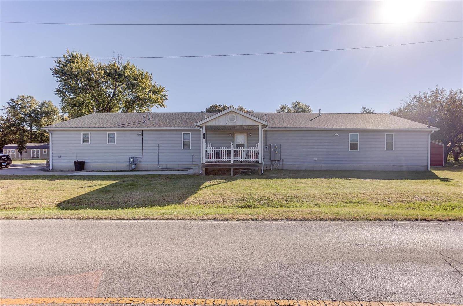 Waltonville, IL 62984,414 N Hirons