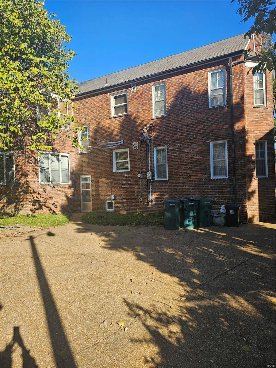 St Louis, MO 63121,3951 Canterbury DR