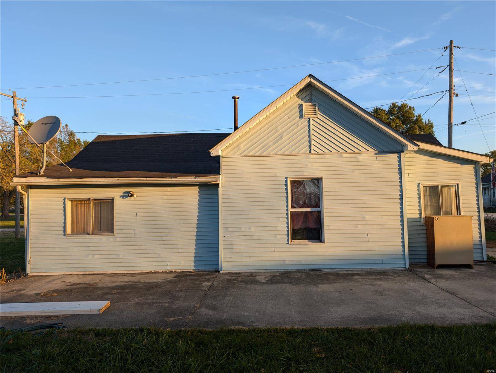 New Douglas, IL 62074,115 N 6th ST