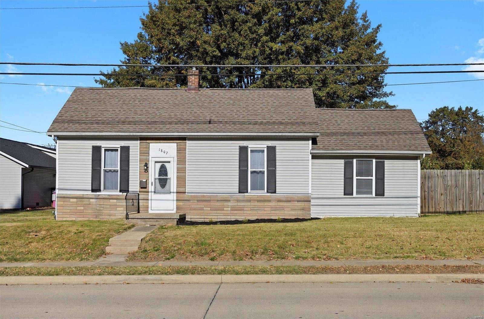 Belleville, IL 62221,1807 E B ST