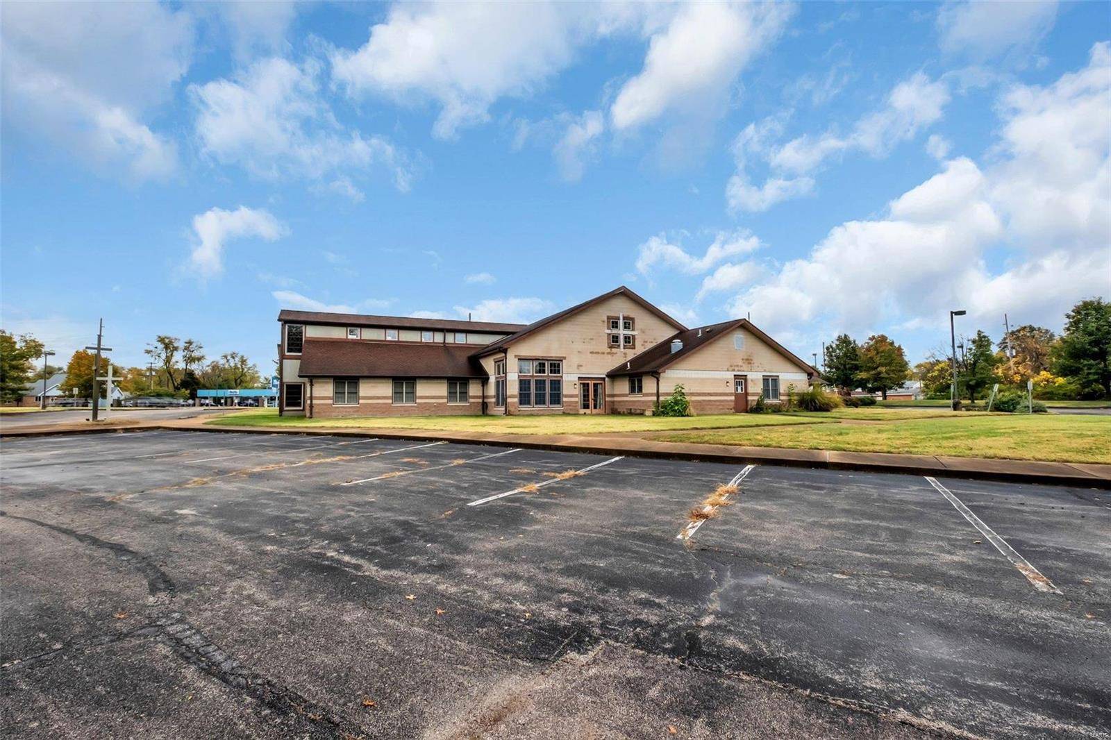 St Ann, MO 63074,4161 Cypress RD