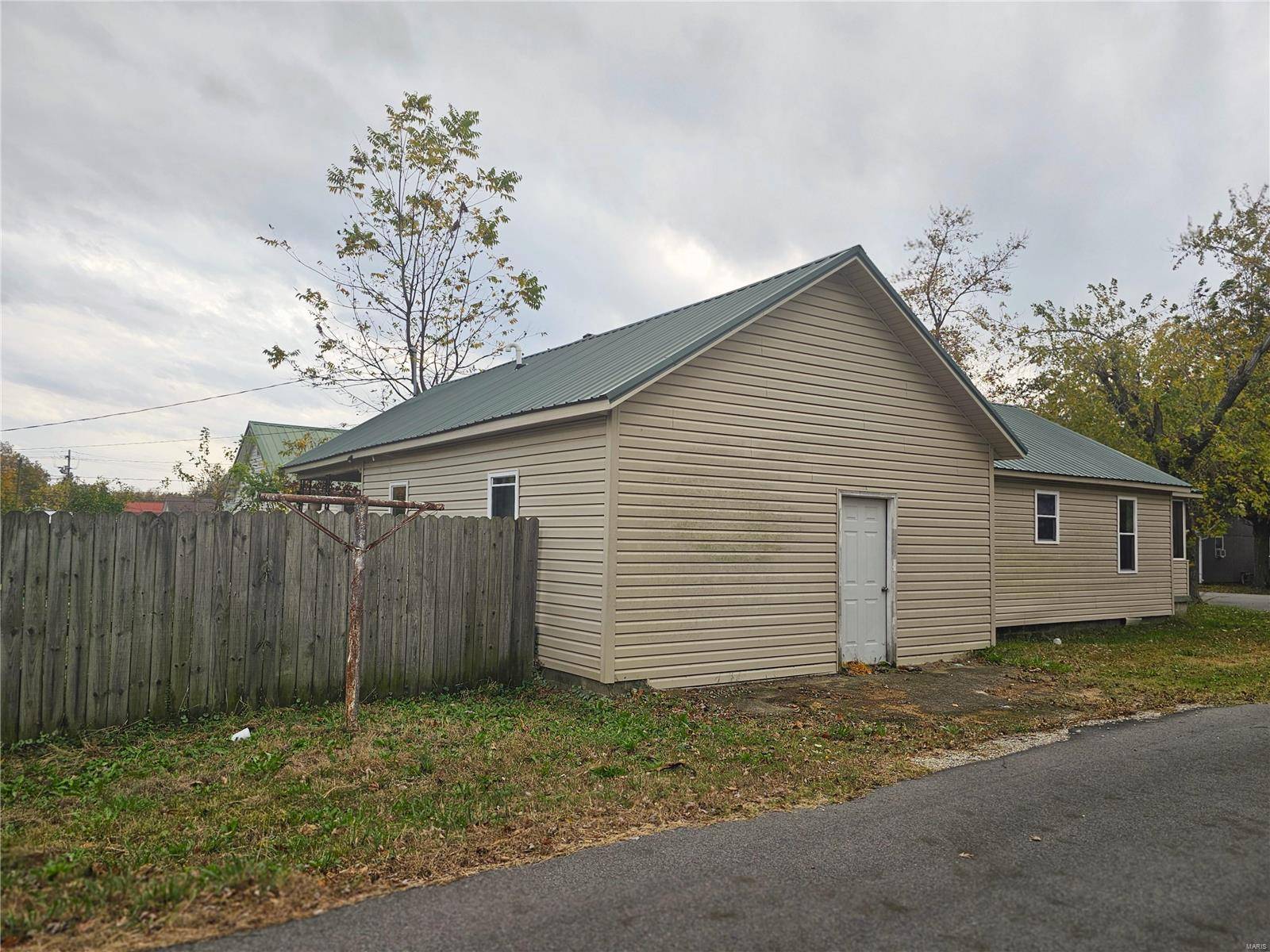 Dexter, MO 63841,818 N Sassafrass ST