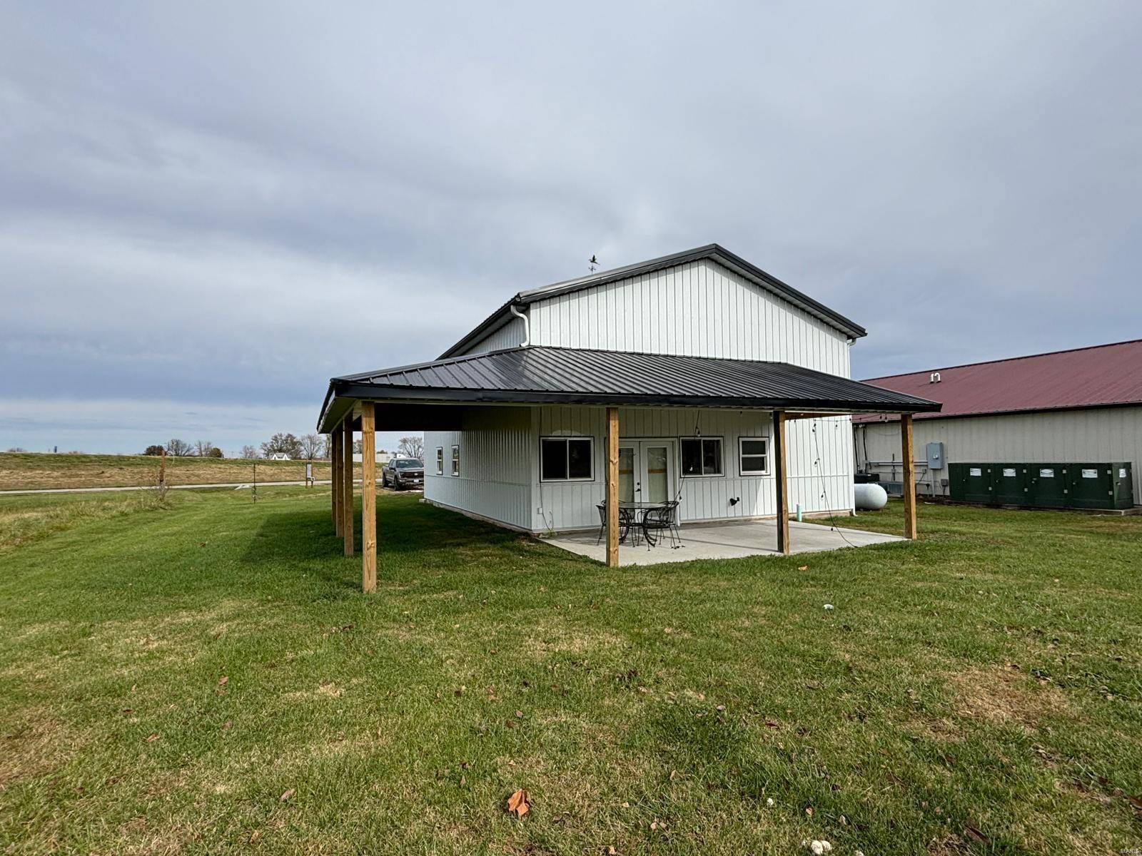 Shelbina, MO 63468,201 SE Service Road