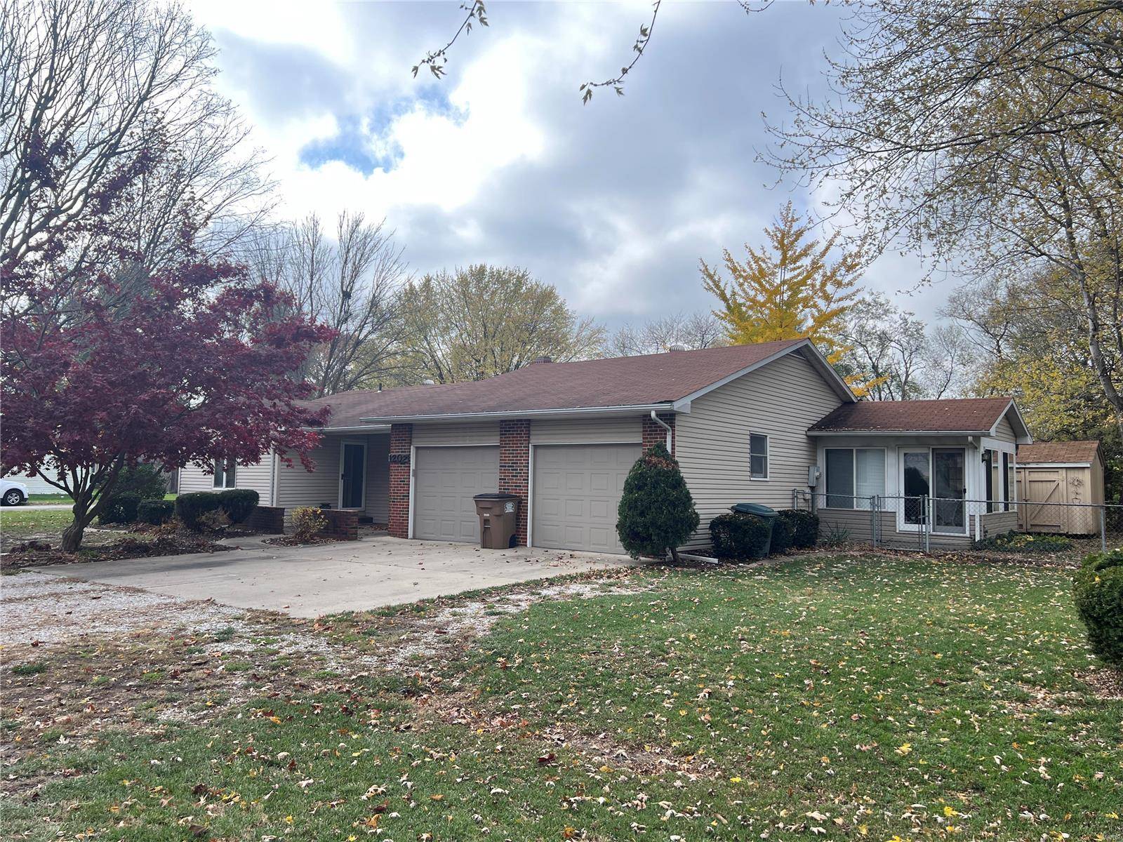 Gillespie, IL 62033,1202 Jane DR