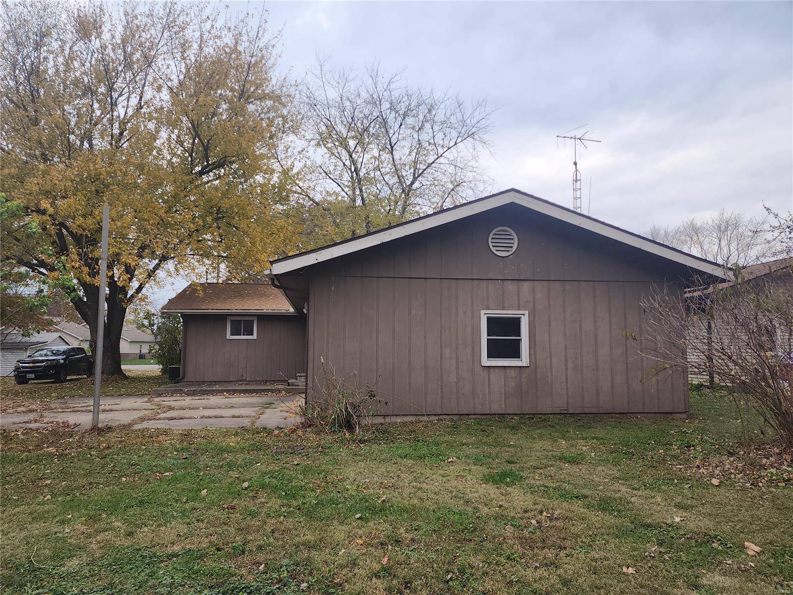 Witt, IL 62094,415 N Stuart ST