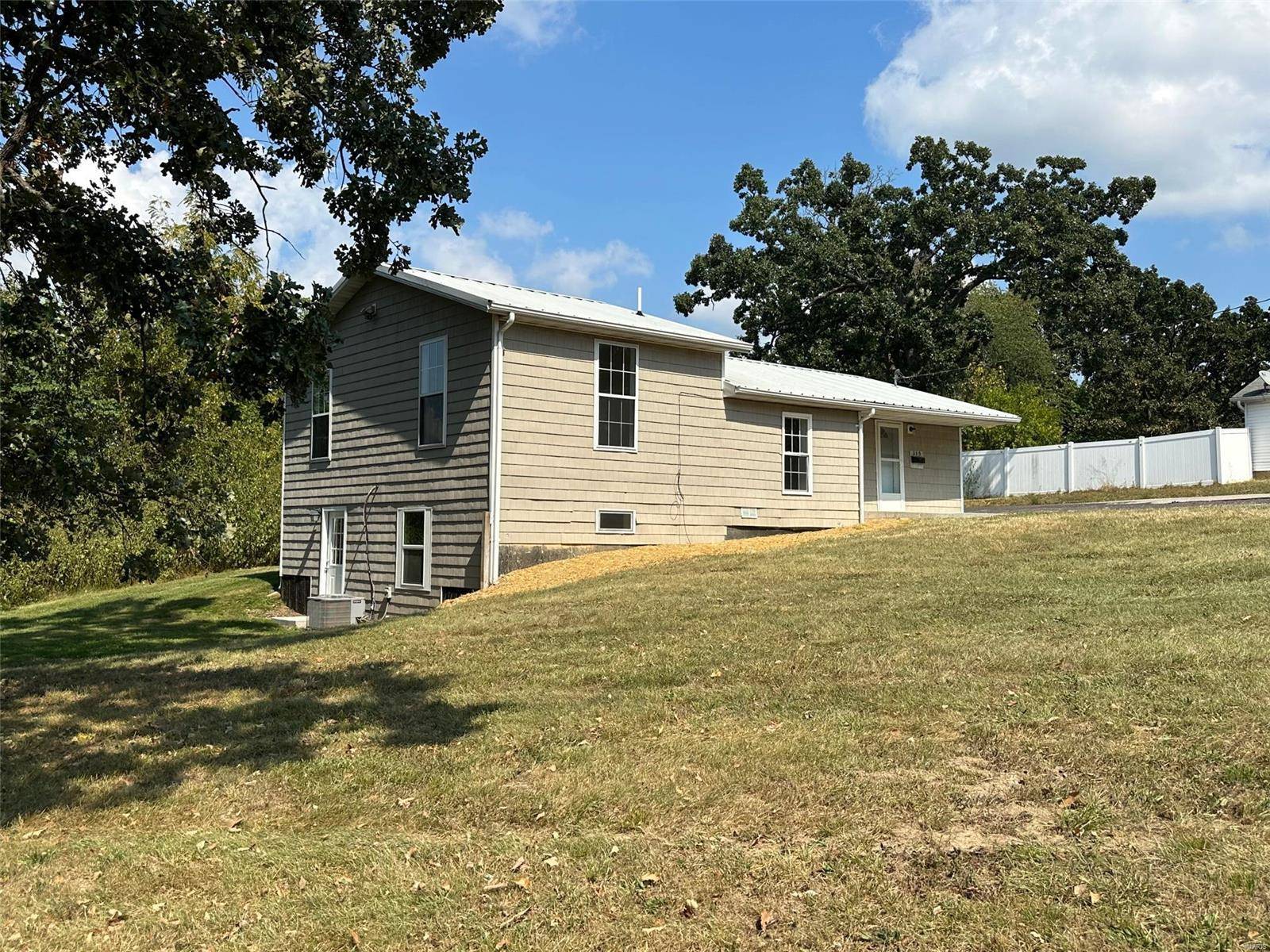 St Clair, MO 63077,315 W Oak ST