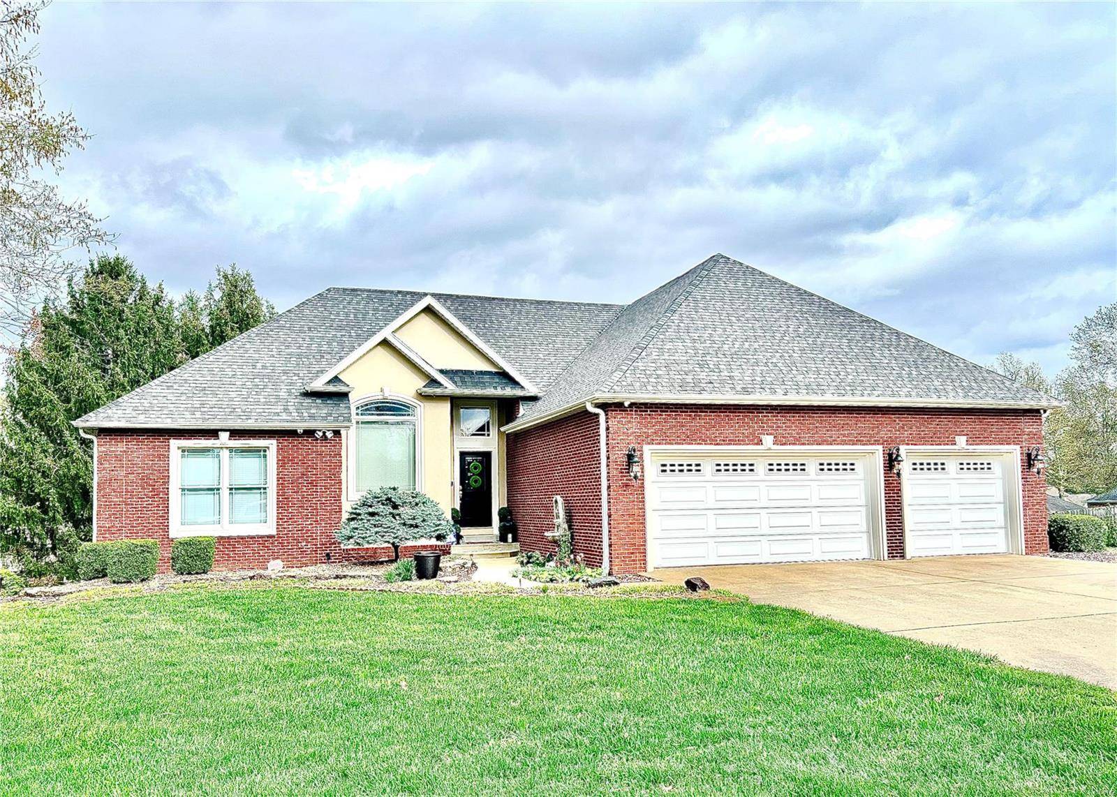 Farmington, MO 63640,462 Redwood DR