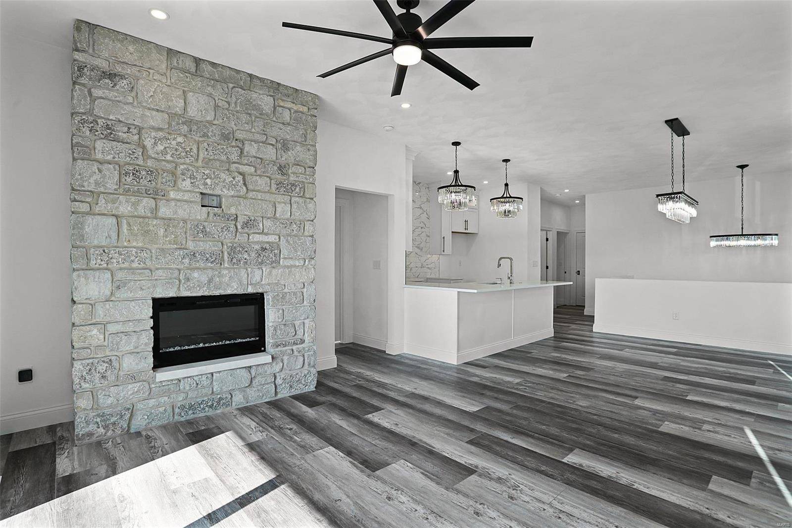 Grafton, IL 62037,308 Captains CT