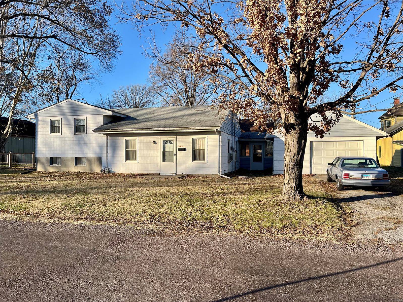 Mascoutah, IL 62258,101 W South ST