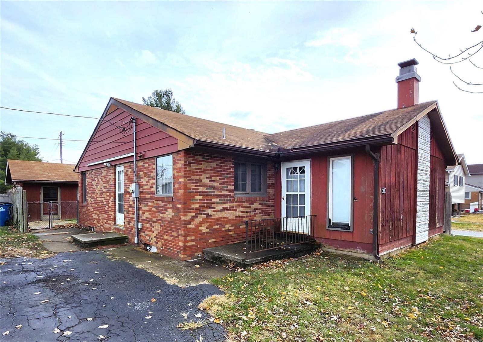 South Roxana, IL 62087,900 INDIANA AVE