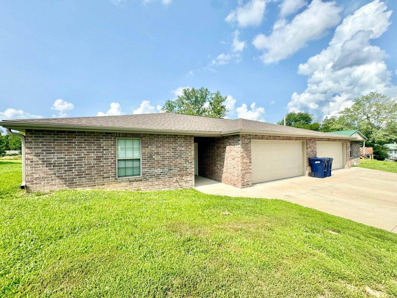 Houston, MO 65483,723 W M- HAWTHORNE ST