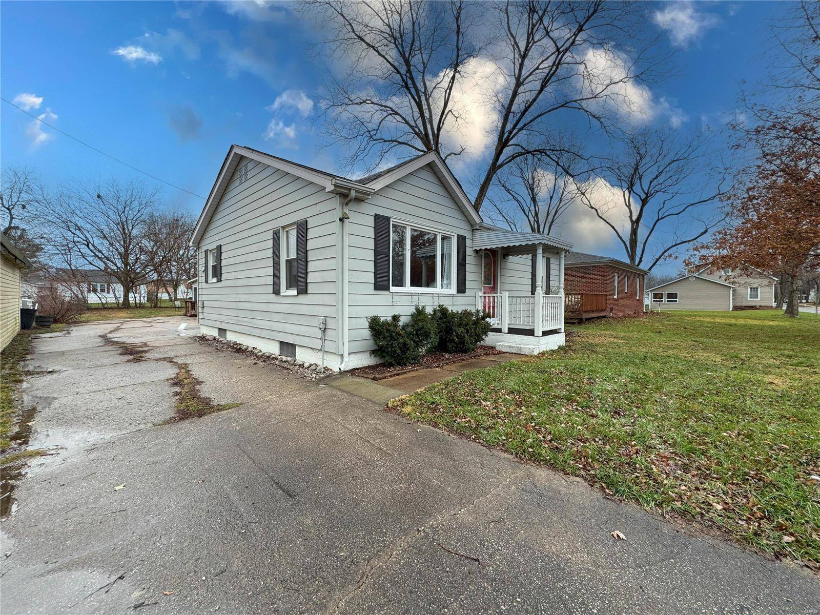 Smithton, IL 62285,107 S Hickory ST