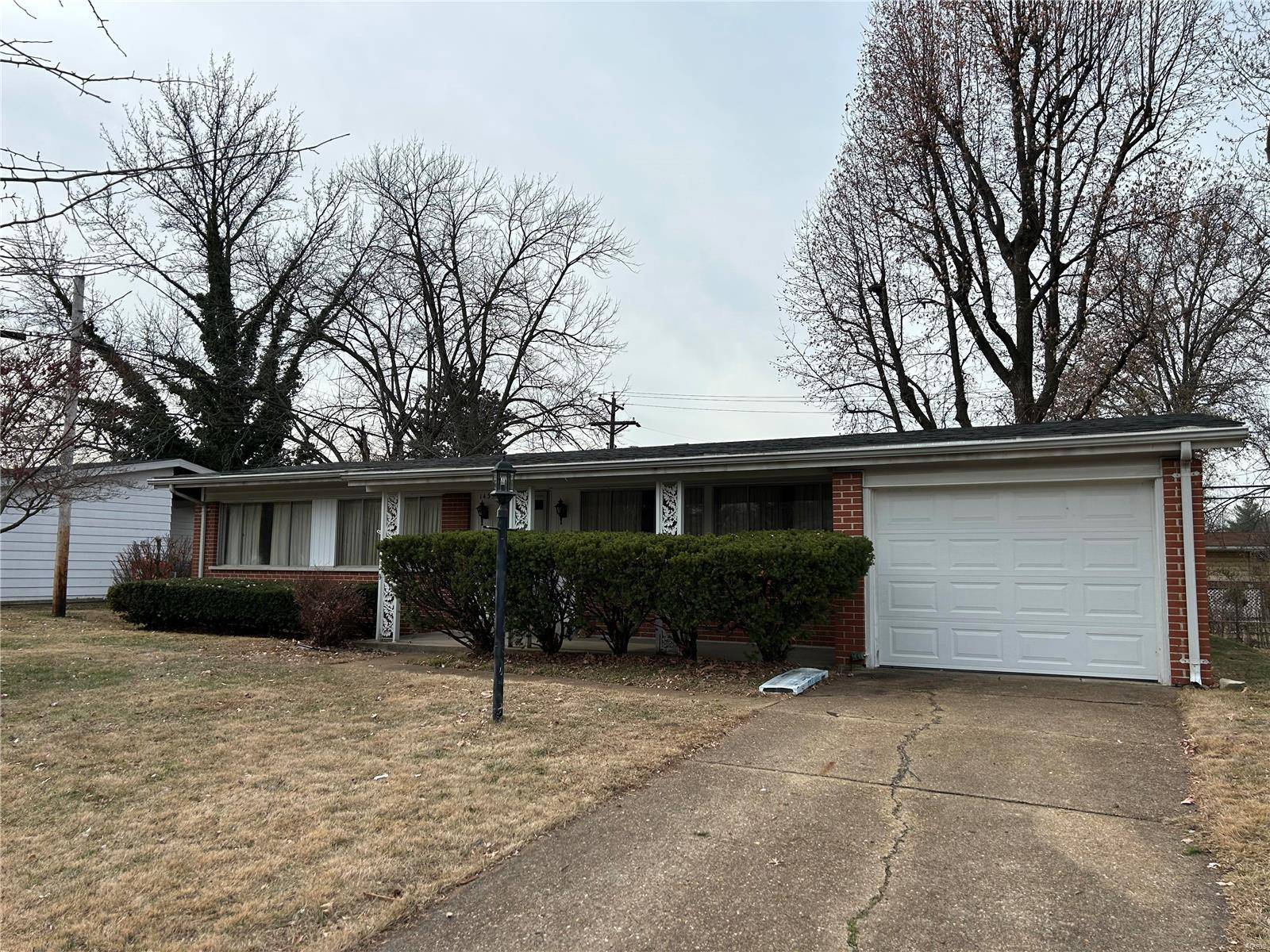 Florissant, MO 63033,1435 Thoroughbred LN