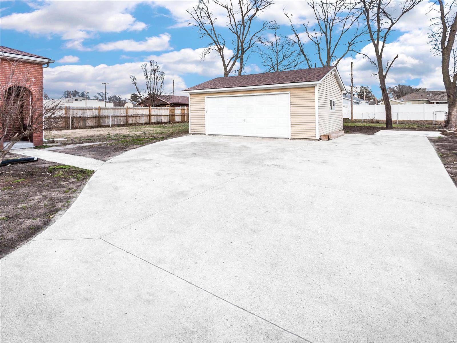 Wood River, IL 62095,511 N 6th ST