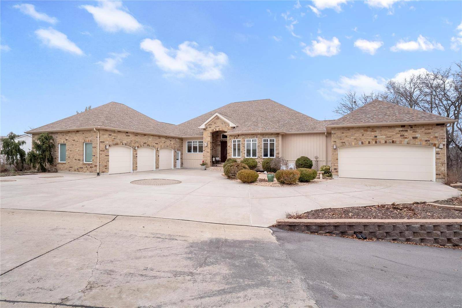 St Charles, MO 63304,5 Willow Creek Ct