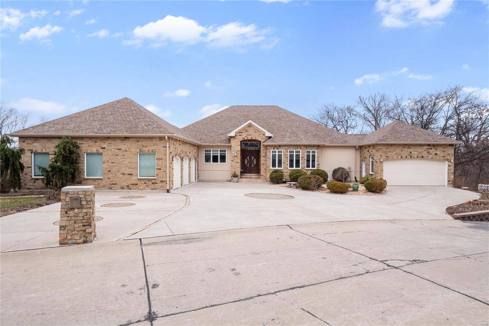 St Charles, MO 63304,5 Willow Creek Ct