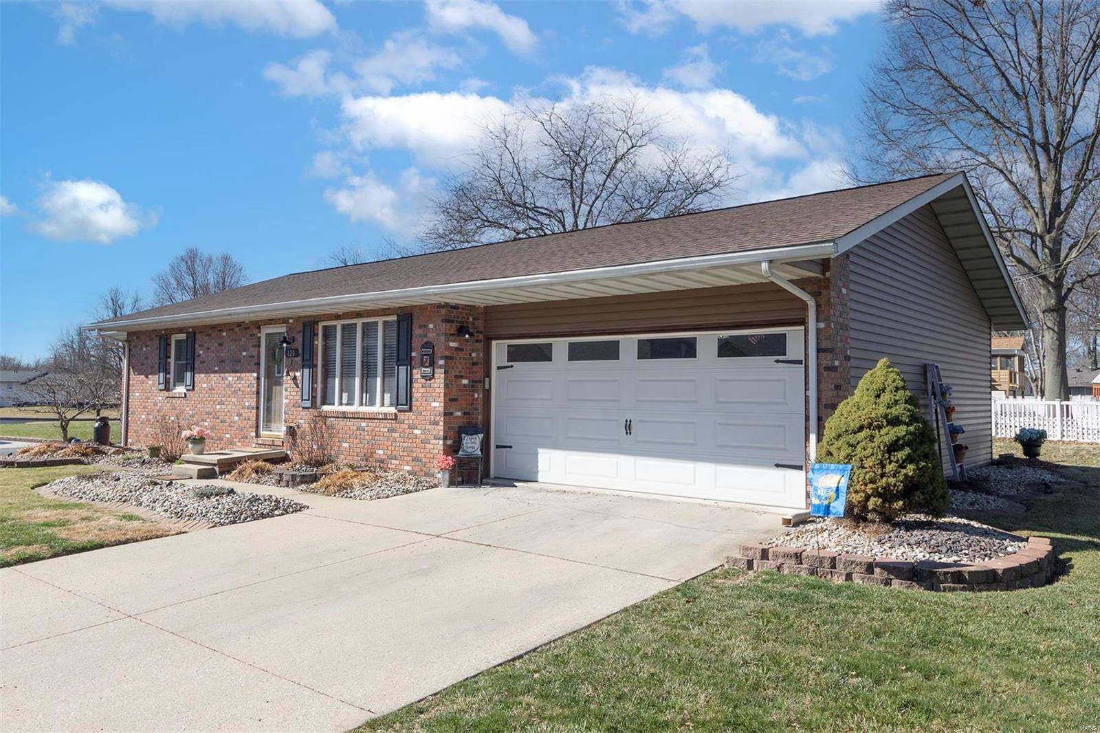 Highland, IL 62249,120 Sunfish DR