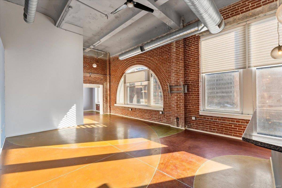 St Louis, MO 63101,1136 Washington AVE #209