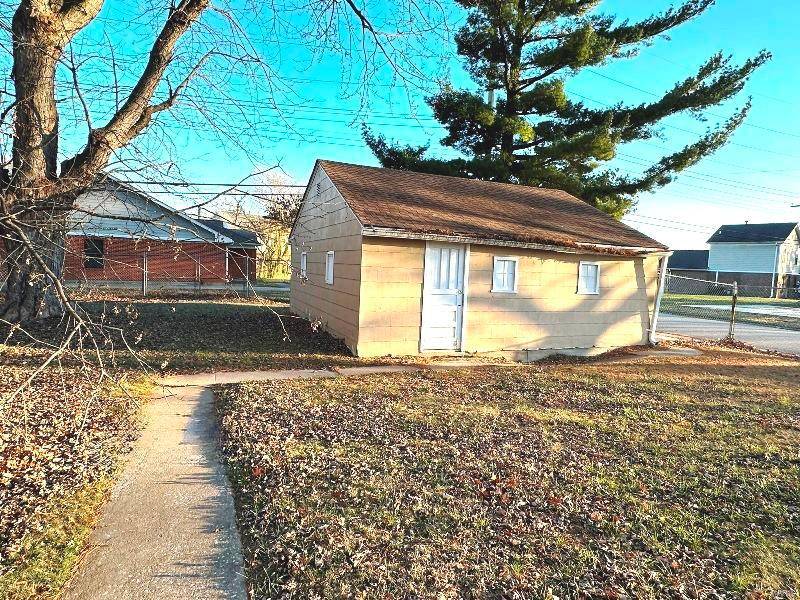 East St Louis, IL 62203,700 Pershing ST