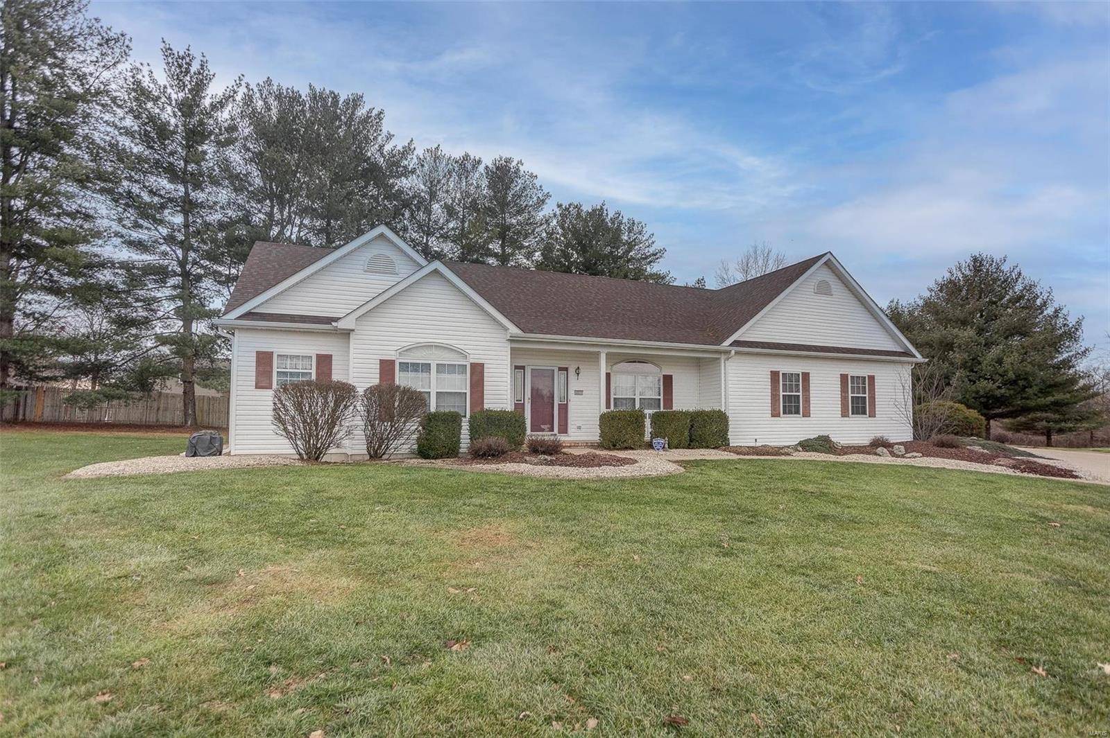 Godfrey, IL 62035,4800 Pear Tree LN
