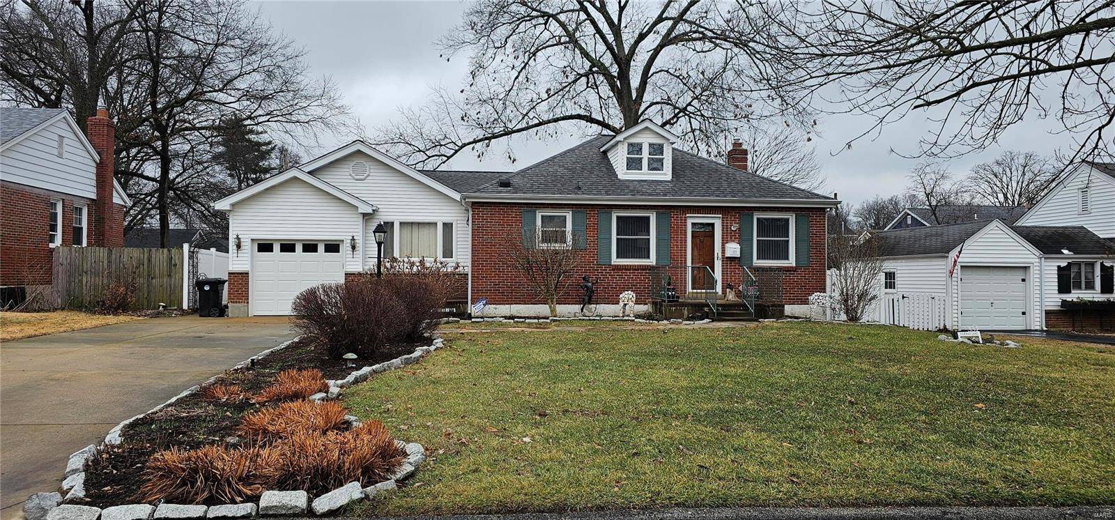 St Louis, MO 63122,332 Fairway LN