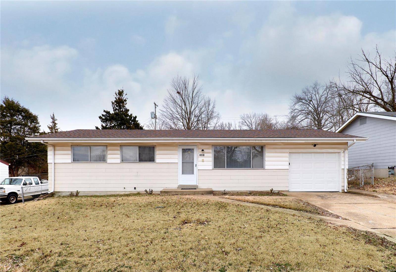 St Louis, MO 63136,1818 Hudson RD