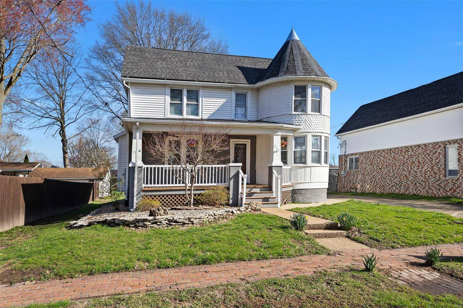 Marine, IL 62061,211 E Alton ST