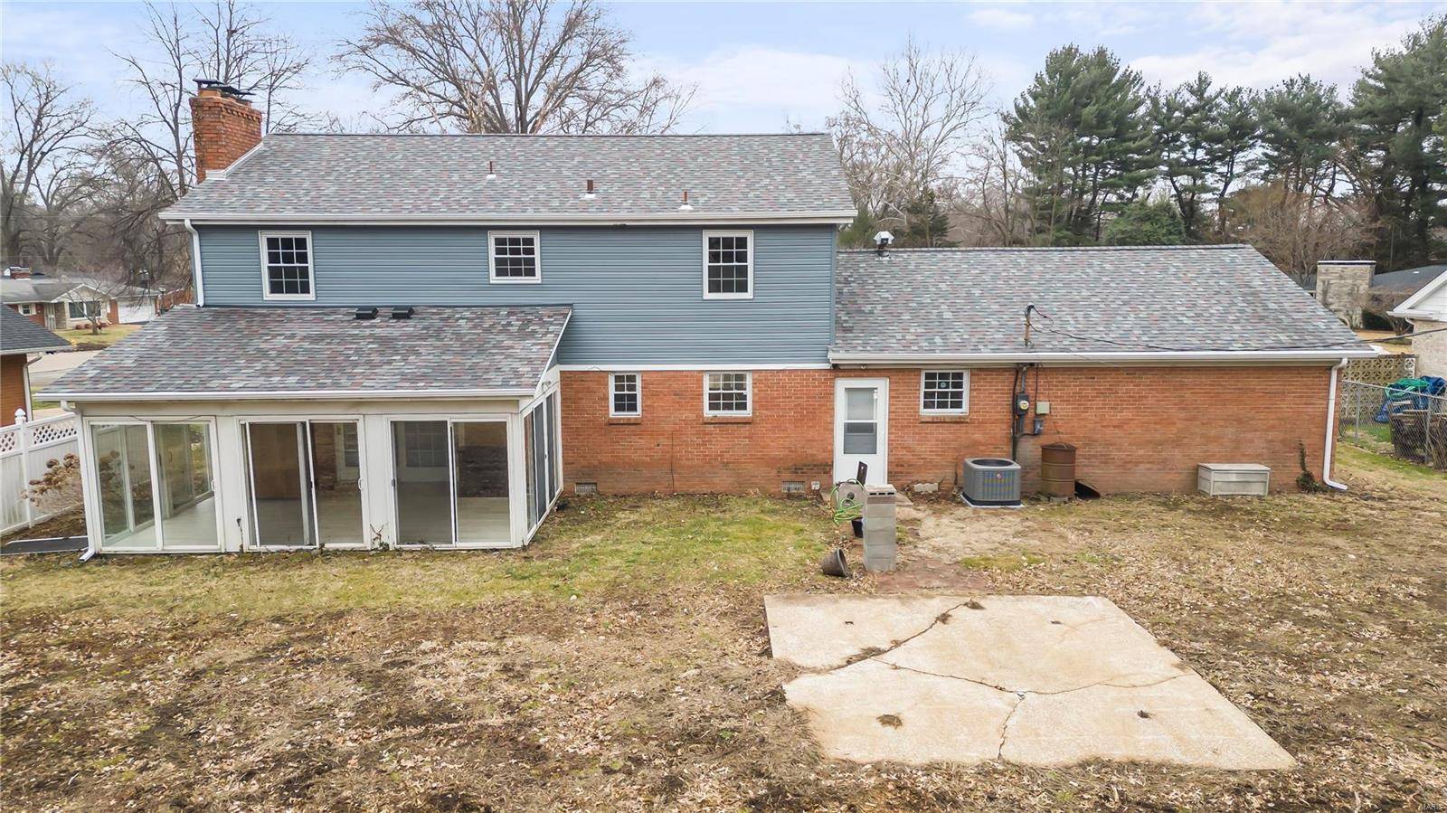 Belleville, IL 62221,9 Larkspur DR