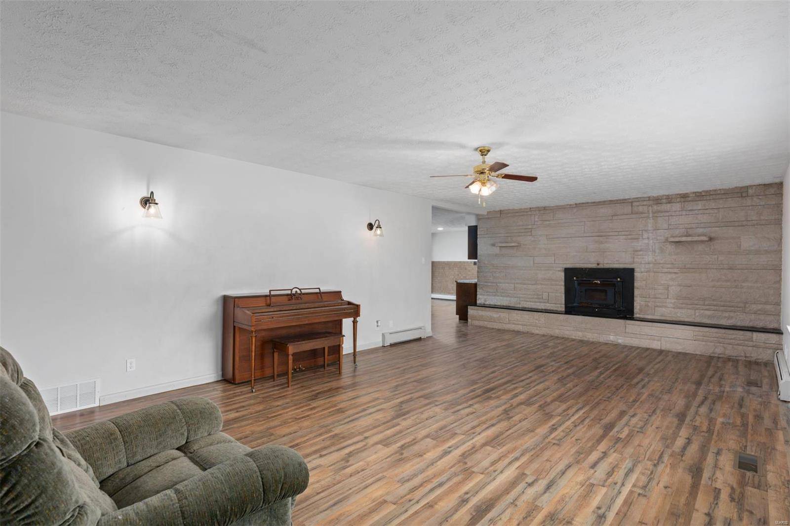 Mount Olive, IL 62069,302 W 6th ST S