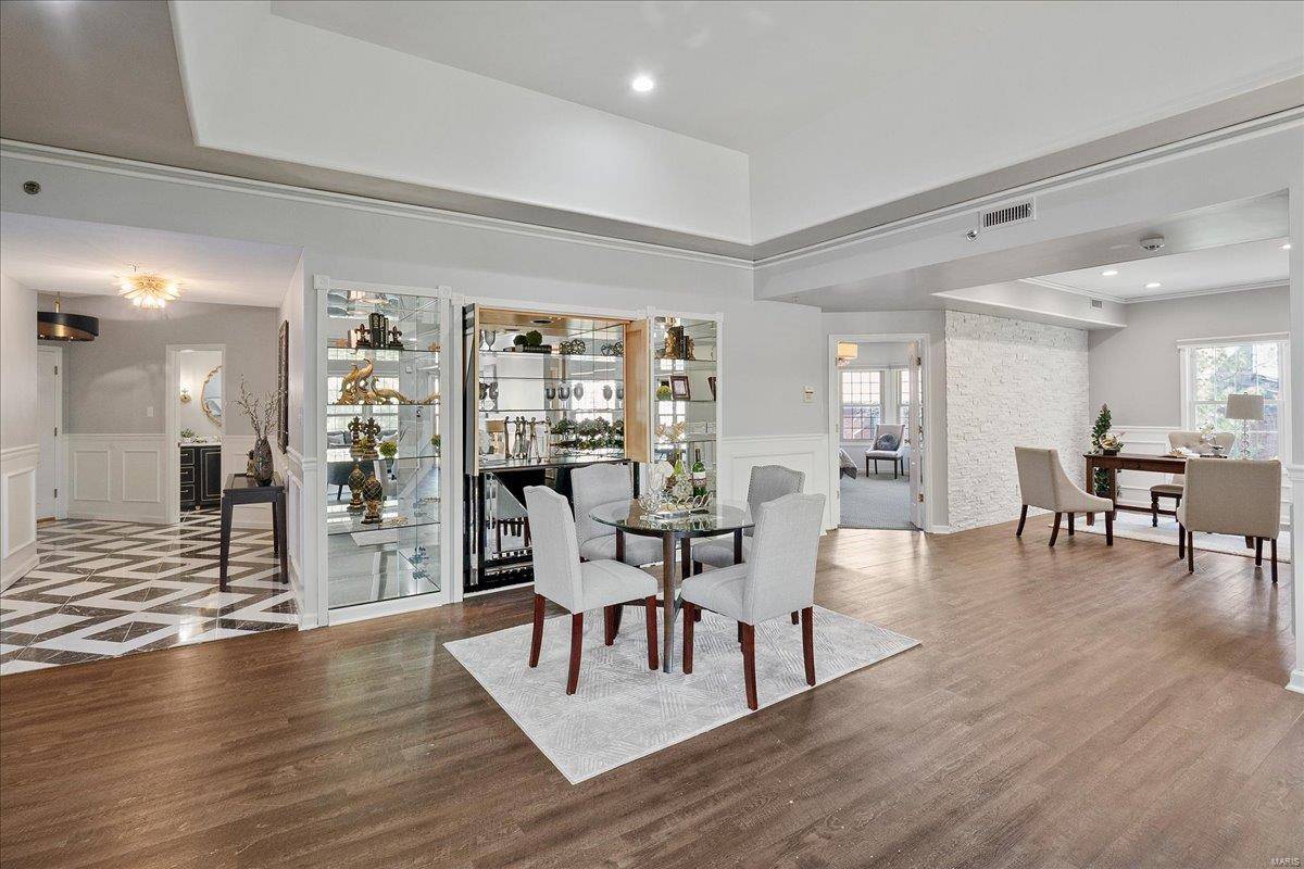 St Louis, MO 63141,561 Sarah LN #305