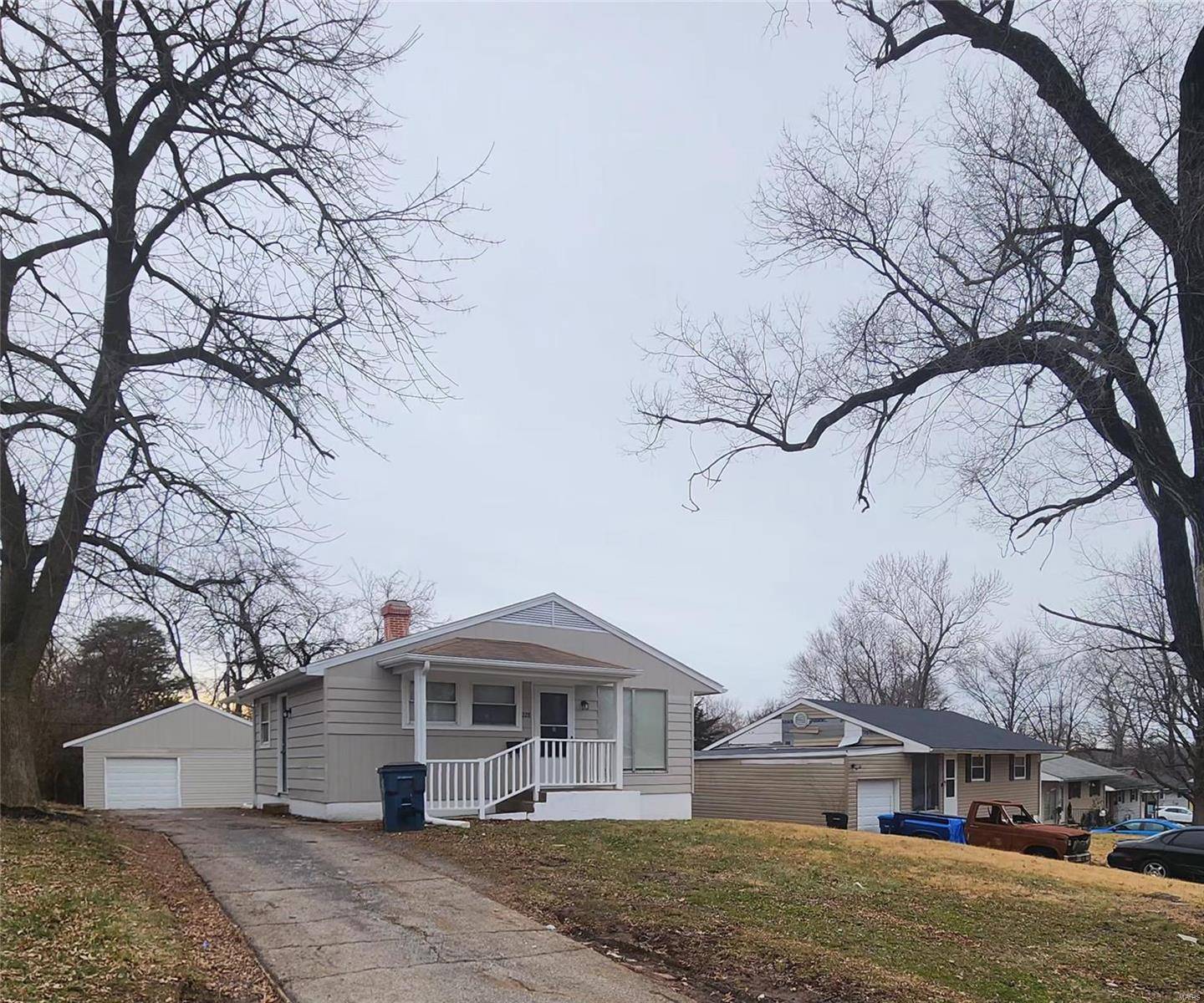 St Louis, MO 63137,228 Dundee CIR